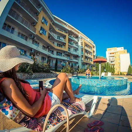 Sea Club Complex *